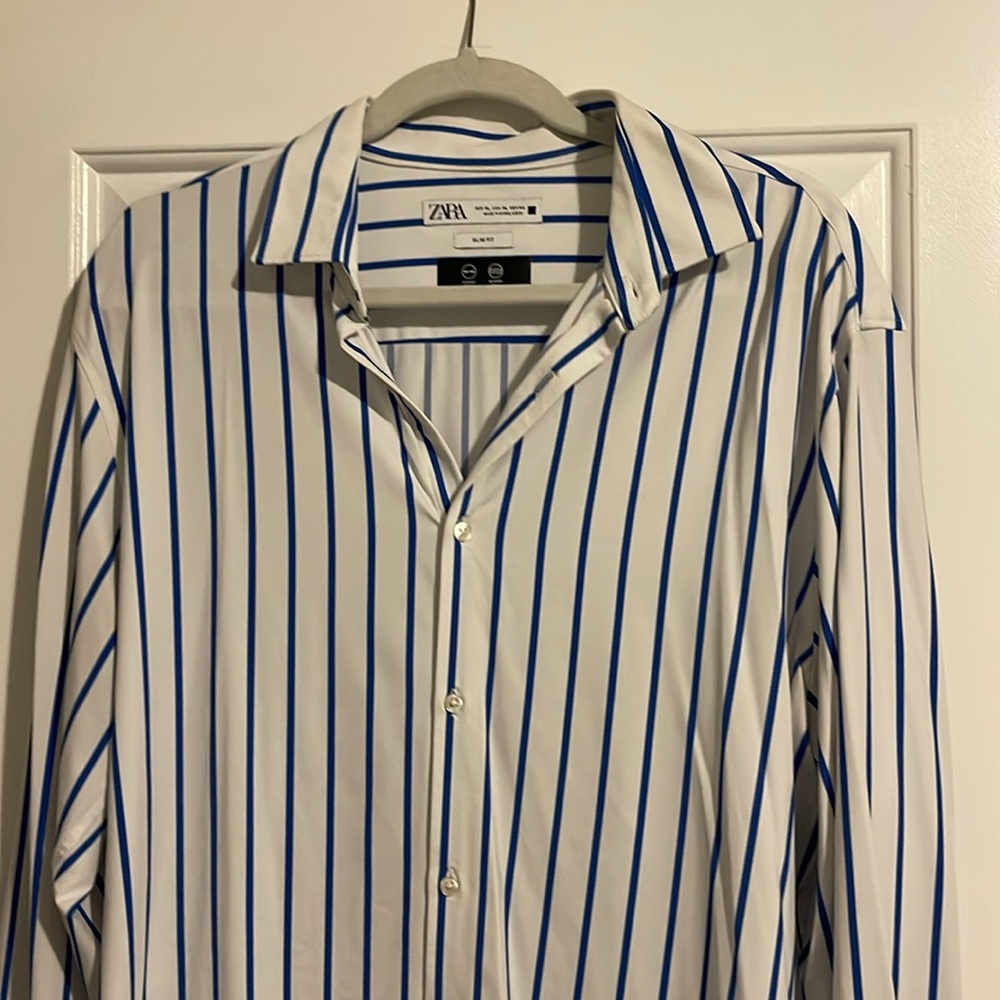 ZARA - stripe button down 🔵